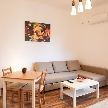 Ultracentral Apartament With Balcony - Old Town Bucareste Exterior foto